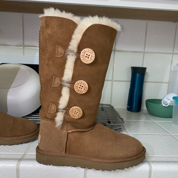 UGG Bailey Button Triplet II Boot - Picture 3 of 10
